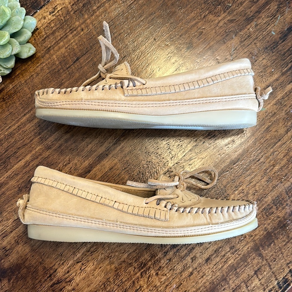 Eastland Light Tan Leather Moccasin Loafers with Bow - Picture 8 of 9